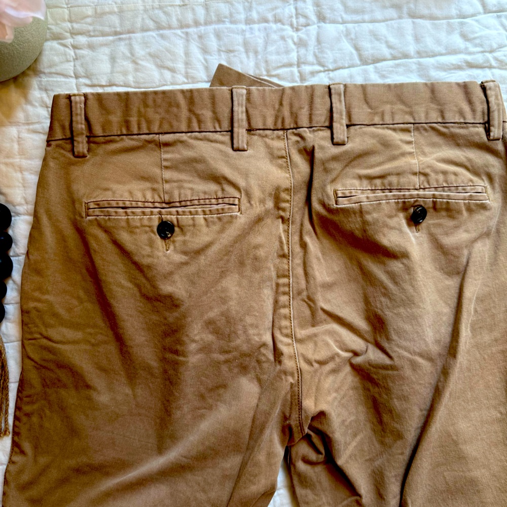 GAP Men’s 33x32 Slim khaki pants